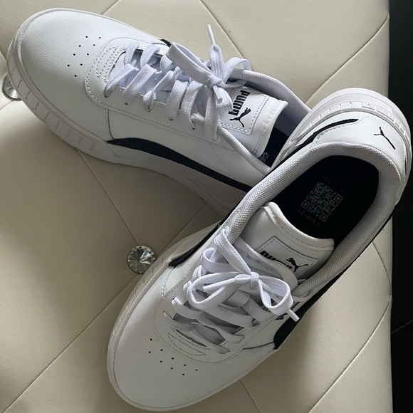 Puma White and Black Classic Sneakers with Leather Finish - Picture 2 of 11